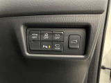 【クリアランスソナー】超音波センサーで車体と障害物の距離を検知し、近づくとブザー音やディスプレイ表示で警告する支援機能