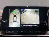 前後左右4つのカメラで、上から見たような映像をお届け、駐車時も安心、アラウンドビューモニター付(肉眼では確認し辛い左前の映像に切り替えることも可能です)。