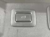 【パワーバックドア】スマートキーや運転席のボタンを押すだけでリアゲートが自動で開閉します!荷物を持っている時や、高い位置にあるバックドアを閉める際に便利な機能です♪