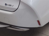 コーナーセンサーを車の前後に装備。障害物との距離に応じて、警告音を変えてお知らせしてくれます