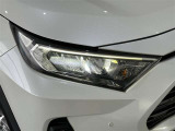 LEDヘッドライトです。デザイン性がよくとても明るいので、夜間の走行や悪天候でも安心です。しかも長寿命!