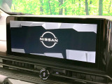 【メーカー純正ナビ】インテリアに溶け込むスタイリッシュな「専用設計」メーカーナビを装備♪視認性や操作性など基本性能にも優れ、より上質なカーライフをお楽しみいただけます。