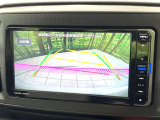 【バックカメラ】駐車時に後方がリアルタイム映像で確認できます。大型商業施設や立体駐車場での駐車時や、夜間のバック時に大活躍!運転スキルに関わらず、今や必須となった装備のひとつです!