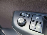 駐車時や狭い道でのすれ違い時に気を使うミラー。電動格納式ドアミラーはそんな時に便利です。