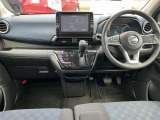 インパネ全体は写真の通りです!広々の運転席!運転席周りのボタンも操作しやすいです!写真で見切れている部分で見たい箇所があればお気軽にお問い合わせください!!