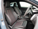Audi車はどの車種も全てレザーハンドルです。そこにはAudiのこだわりがあり質感の高いレザーでしっかりと手に馴染み、高級感を演出します。