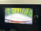 【バックカメラ】駐車時に後方がリアルタイム映像で確認できます。大型商業施設や立体駐車場での駐車時や、夜間のバック時に大活躍!運転スキルに関わらず、今や必須となった装備のひとつです!