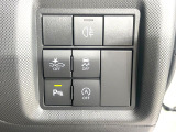 【スマートアシスト】走行中に前方の車両等を認識し、衝突しそうな時は警報とブレーキで衝突回避と被害軽減をアシスト。より安全にドライブをお楽しみいただけます。