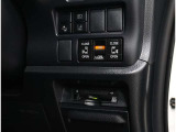 電動のスライドドアで楽々スムース!運転席からも開閉の操作もできます♪キーのスイッチひとつで自動開閉できる便利な機能もついてます♪