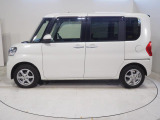 外装に目立つようなキズや凹みはみられず状態良く保たれていますが、中古車なので全くの無キズということはありません。外装の状態につきましては実車にてご確認をお願いします。