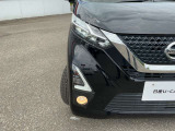 フロントのライトは全てLED仕様です!さらにフロントバンパーにはソナーがついており、アクセルとブレーキを踏み間違っても前にぶつかるリスクを軽減してくれます!!