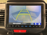 リバースギアに入れるだけで後方の表示へ切り替わります。夜間や雨の日の駐車も楽になりますよ。