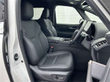 運転席は高さ調整可能です!どんな体型の方でもぴったりフィット!