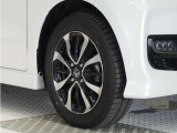 認定中古車では、厳しいHonda認定基準をクリアした厳選されたHonda認定中古車のみ、取り扱っております。「ご購入前の安心」「納車後の信頼」を車両と一緒に提供しております。
