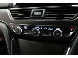 運転席と助手席の温度設定の変更が可能な左右独立タイプのデュアルエアコンです♪♪♪暑がりな人・寒がりな人も誰もが車内を快適にお過ごしいただけます♪♪♪