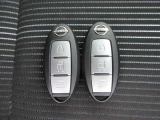 〔インテリジェントキー〕機械的に鍵を開閉するのではなく、バックやポケットの中に持っているだけで開閉やエンジン始動なども可能なインテリジェントキーシステムです