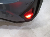 視界不良時の自車位置を後方の車両に認識を促すバックフォグを装備しています。