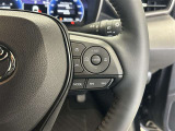 前方の車との車間を設定し、スピードを上げたり緩めたりを自動で行ってくれる追尾式の「レーダークルーズ」。上級装備の一つです!高級車にしかつかない嬉しい機能です。