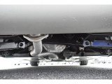 車両後方からの下回りです。マフラー防錆塗装や下回り防錆施工等も可能でございます