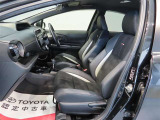 ホールド性の高いスポーツシートが装備されております!