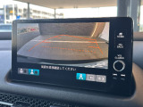 後退時にハンドルを切るとモニター内のガイドラインも動きますので、タイヤ角がどのようになっているか分かりますので安心感が増します!!