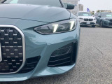 【LEDヘッドライト】先進のLEDテクノロジーを採用。放射される白色光の周波特性は太陽光に近く、バイキセノン・ヘッドライトを上回るコントラストで更に明るく輝きます!