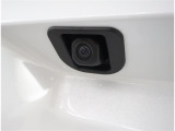 バックカメラが付いているので後方確認が非常にしやすいです。今や運転初心者も熟練者も必須装備!ついていて損はないですね♪
