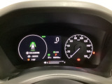 ハイブリット車専用のメーターです。右側の大型スピードメーターに加え、ステアリングスイッチを使って左のマルチインフォメーション・ディスプレイで燃費や動力伝達などの情報が見れるようになっています。
