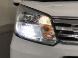 LEDヘッドライトです。デザイン性がよくとても明るいので、夜間の走行や悪天候でも安心です。しかも長寿命!