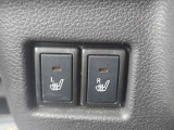 運転席・助手席にはシートヒーターが標準装備されてます!貴方のお尻を温かく包み込んでくれます!