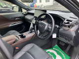 高いホールド性で運転姿勢が安定します。長距離ドライブでも疲れにくいのが魅力です。快適なドライビングライフをお送りください♪