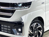 【LEDヘッドライト】悪天候や夜間走行時も良好な視界を確保し安心して運転できる高輝度LEDヘッドライトを装備!点灯速度が早く、消費電力も抑えられています。