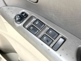 【電動格納ミラー】サイドミラーは電動格納式となっており、狭い駐車場でもキズがつくリスクを抑えられます。