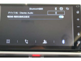 Bluetooth機能搭載。車とスマホやiPhoneをペアリングしておけばハンズフリー電話はもちろん、スマホやiPhone内の音楽を車のスピーカーで流すこともできますよ。