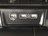 【USBポート】USBポートも装備されています、スマートフォンの充電やオーディオに連携も可能です、今や欠かせない装備の一つです!