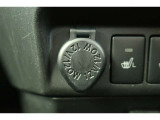 【アクセサリーソケット】12Vのカー用品等の電源供給が可能です。