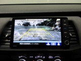 バックカメラの画像です。ガイドラインがスムースな車庫入れをサポートいたします。車庫入れの安心感がアップしますね。