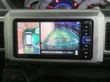 パノラミックビューモニター搭載。カメラで車両周囲の状況を映し出すため、狭い場所での駐車などに役立ちます。