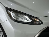 LEDヘッドライトです。デザイン性がよくとても明るいので、夜間の走行や悪天候でも安心です。しかも長寿命!