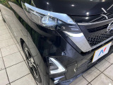 【LEDヘッドライト】悪天候や夜間走行時も良好な視界を確保し安心して運転できる高輝度LEDヘッドライトを装備!点灯速度が早く、消費電力も抑えられています。