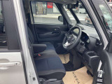 運転席もこの広さで乗り降りに便利!