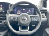 インテリアに合わせたデザインのステアリングは、運転される方のことも考え、運転しやすい形状、大きさです。是非一度、実際に触ってお確かめください。