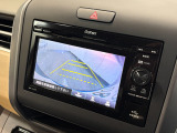 バックギアに入れるだけで自動でリヤカメラに切り替わります!車庫入れやバックが苦手な方にオススメ!