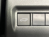 【パワーバックドア】スマートキーや運転席のボタンを押すだけでリアゲートが自動で開閉します!荷物を持っている時や、高い位置にあるバックドアを閉める際に便利な機能です♪