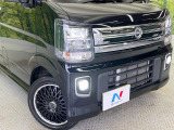 【LEDヘッドライト】悪天候や夜間走行時も良好な視界を確保し安心して運転できる高輝度LEDヘッドライトを装備!点灯速度が早く、消費電力も抑えられています。