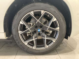 「自動車保険も、純正のクオリティを。」BMWの正規ディーラーのみが取り扱い可能な、BMW専用自動車保険。専任のスタッフが皆様のカーライフを、24時間365日サポート致します。