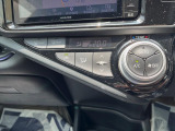 【オートエアコン】一度お好みの温度に設定すれば、車内の温度を検知し風量や温度を自動で調整。暑い&hellip;寒い&hellip;と何度もスイッチ操作をする必要はありません。快適な車内空間には必須の機能ですね♪