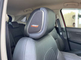 運転席と助手席のヘッドレストにはBOSEスピーカー内臓です。