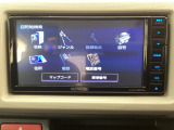 ナビの操作はタッチパネル式で簡単です。