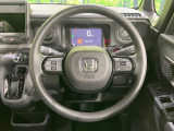 インテリアに合わせたデザインのステアリングは、運転される方のことも考え、運転しやすい形状、大きさです。是非一度、実際に触ってお確かめください。